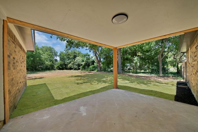105 Oak Lane, Burleson, TX 76028