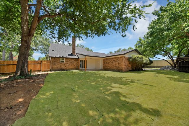 105 Oak Lane, Burleson, TX 76028