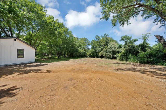 105 Oak Lane, Burleson, TX 76028