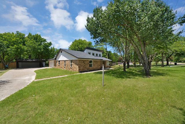 105 Oak Lane, Burleson, TX 76028