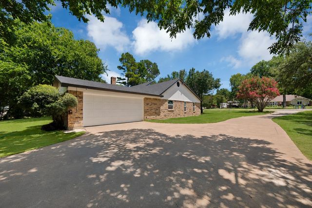 105 Oak Lane, Burleson, TX 76028