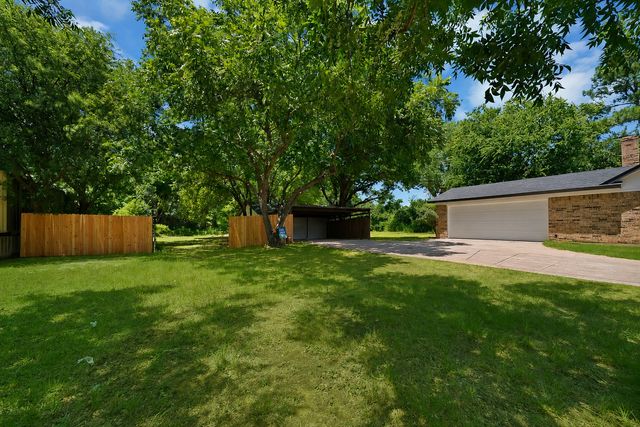 105 Oak Lane, Burleson, TX 76028