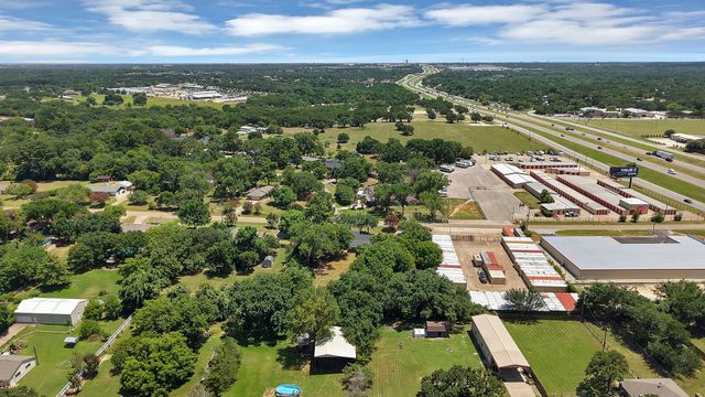 105 Oak Lane, Burleson, TX 76028