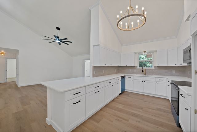 105 Oak Lane, Burleson, TX 76028