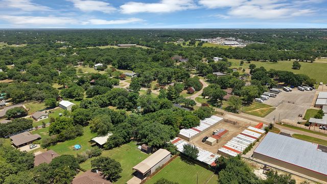 105 Oak Lane, Burleson, TX 76028