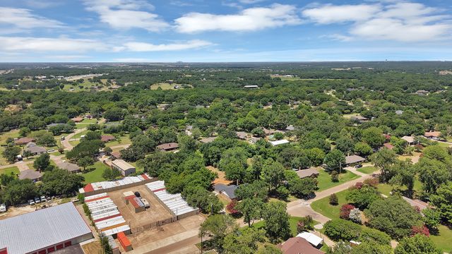 105 Oak Lane, Burleson, TX 76028