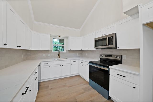 105 Oak Lane, Burleson, TX 76028