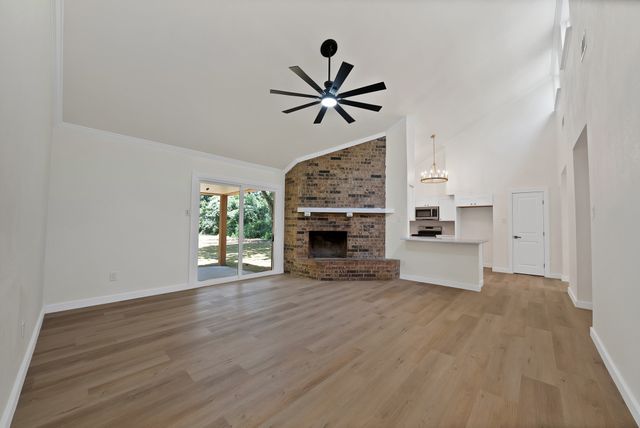 105 Oak Lane, Burleson, TX 76028
