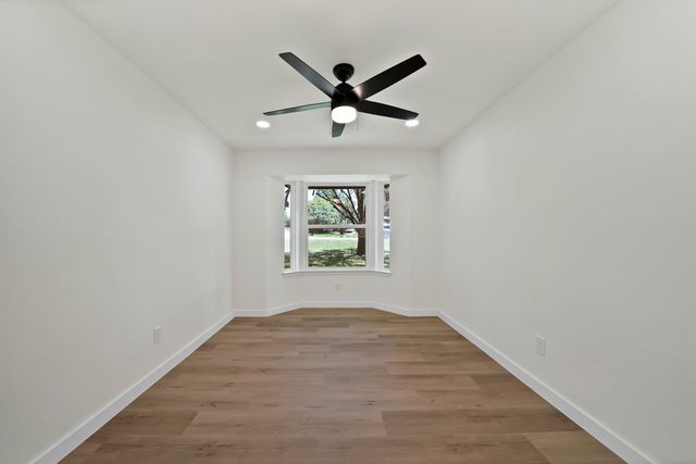 105 Oak Lane, Burleson, TX 76028