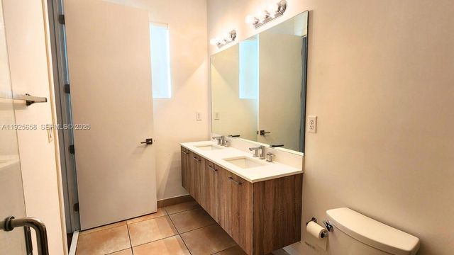 460 NE 35th Ct 4, Oakland Park, FL 33334