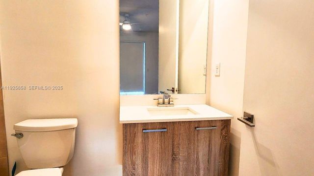 460 NE 35th Ct 4, Oakland Park, FL 33334