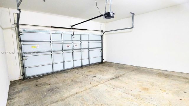 460 NE 35th Ct 4, Oakland Park, FL 33334