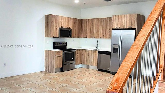 460 NE 35th Ct 4, Oakland Park, FL 33334