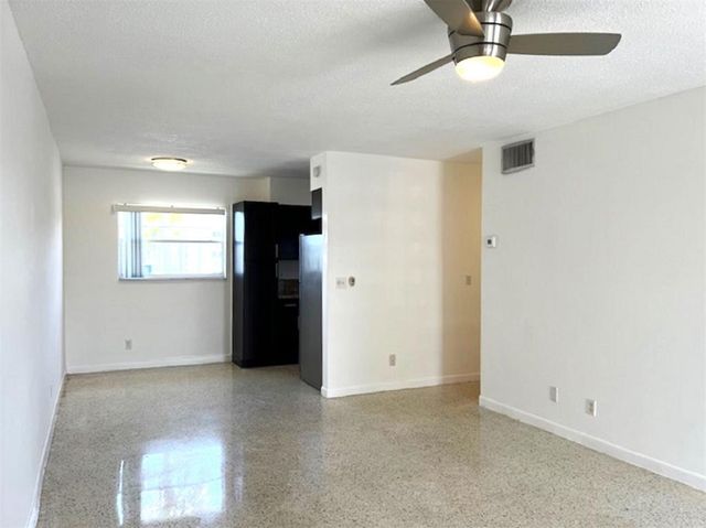 270 NE 40th Street NE 26, Oakland Park, FL 33334