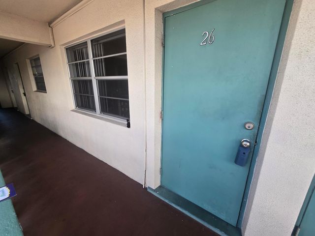 270 NE 40th Street NE 26, Oakland Park, FL 33334