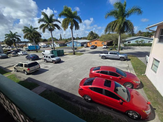 270 NE 40th Street NE 26, Oakland Park, FL 33334