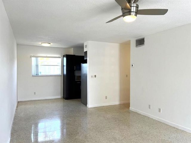 270 NE 40th Street NE 26, Oakland Park, FL 33334