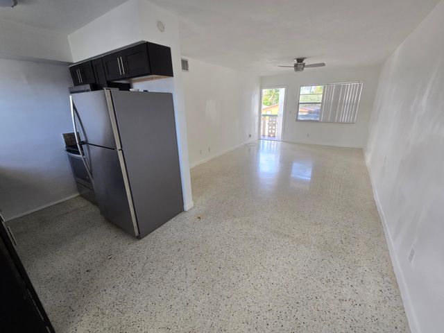 270 NE 40th Street NE 26, Oakland Park, FL 33334