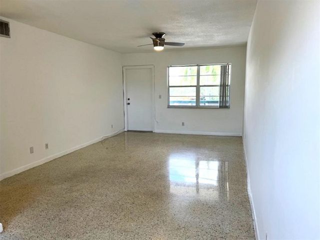 270 NE 40th Street NE 26, Oakland Park, FL 33334