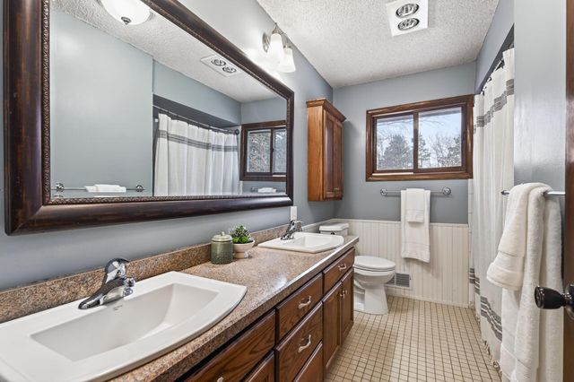 9280 239th Street N, Forest Lake, MN 55025