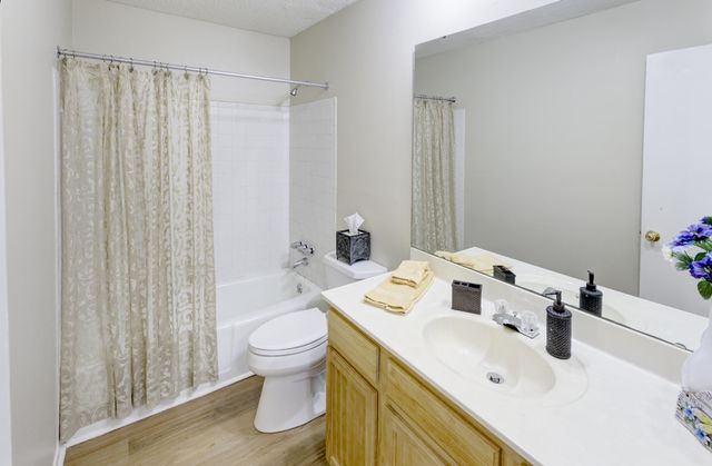 805 Andrea Lane, Hanahan, SC 29410