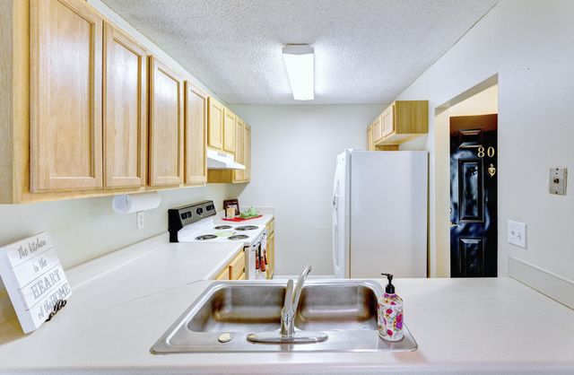 805 Andrea Lane, Hanahan, SC 29410