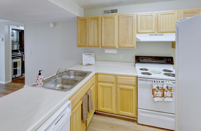 805 Andrea Lane, Hanahan, SC 29410