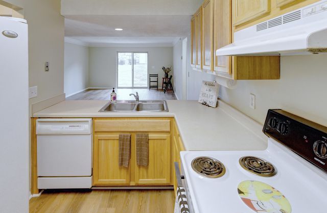 805 Andrea Lane, Hanahan, SC 29410