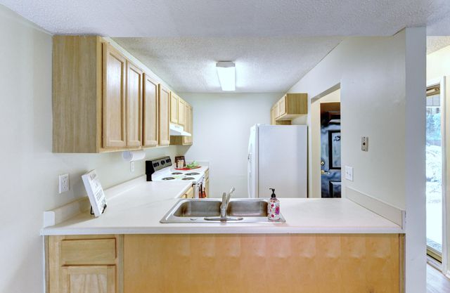 805 Andrea Lane, Hanahan, SC 29410