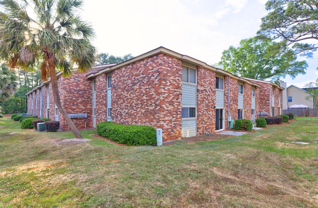 805 Andrea Lane, Hanahan, SC 29410