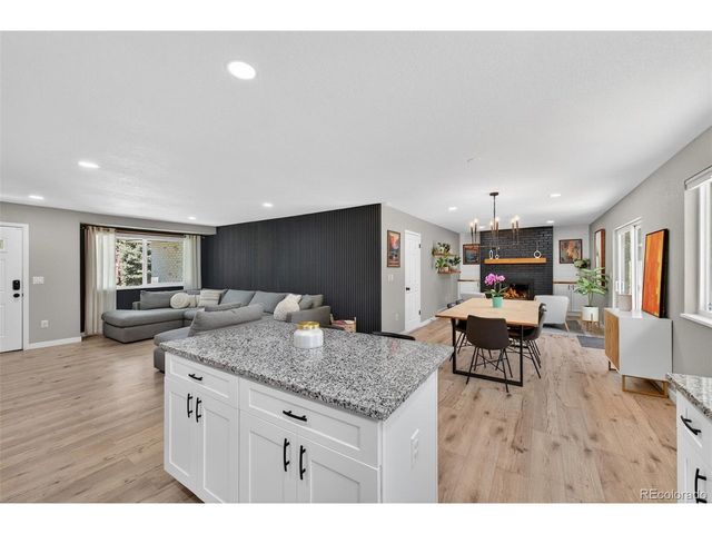 934 S Macon St, Aurora, CO 80012