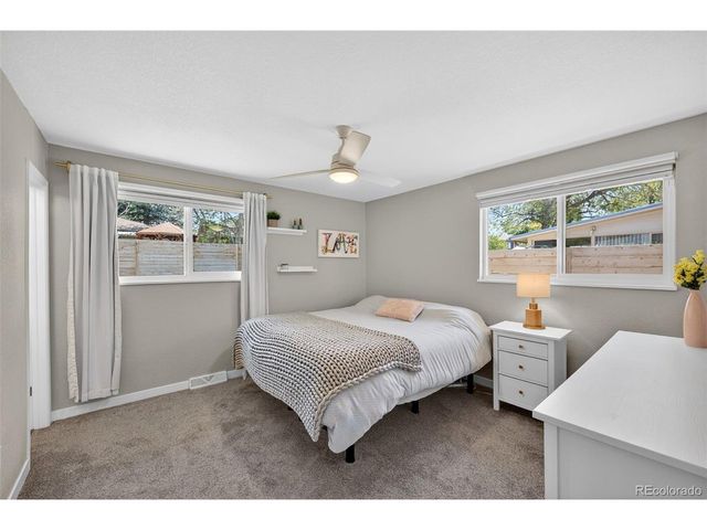 934 S Macon St, Aurora, CO 80012