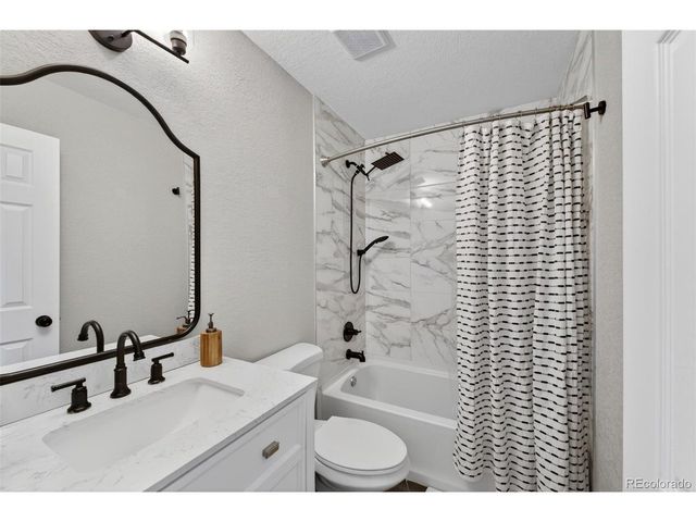 934 S Macon St, Aurora, CO 80012