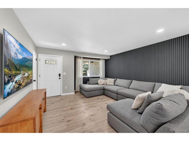 934 S Macon St, Aurora, CO 80012
