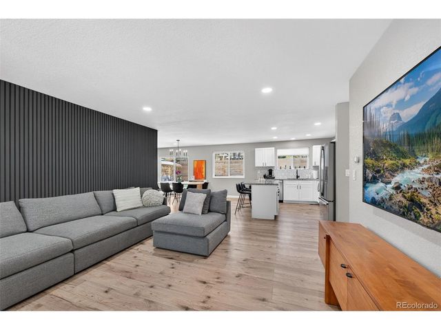 934 S Macon St, Aurora, CO 80012