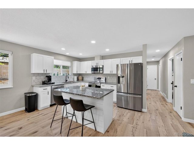 934 S Macon St, Aurora, CO 80012