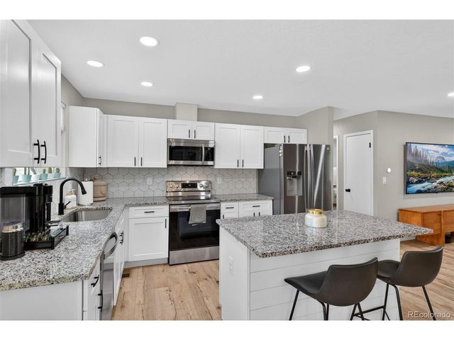 934 S Macon St, Aurora, CO 80012