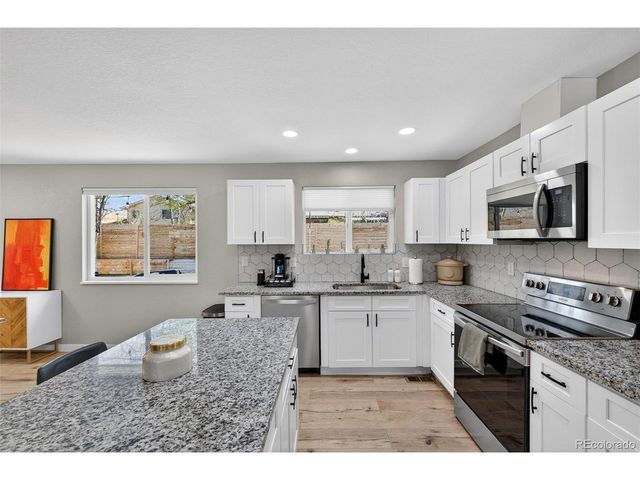 934 S Macon St, Aurora, CO 80012