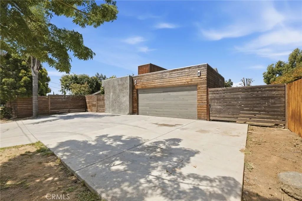 196 Santa Clara Drive, Vista, CA 92083