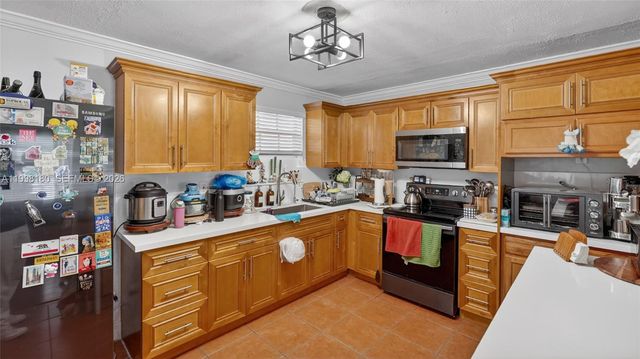 10420 NW 35th Pl, Miami, FL 33147