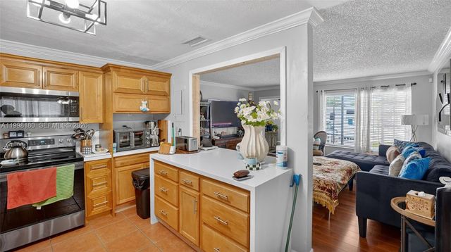 10420 NW 35th Pl, Miami, FL 33147