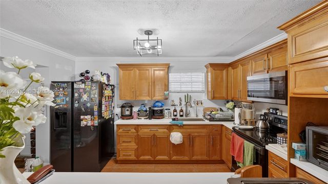 10420 NW 35th Pl, Miami, FL 33147