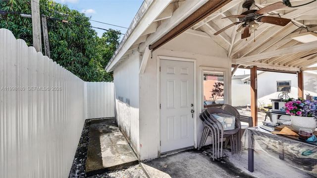 10420 NW 35th Pl, Miami, FL 33147