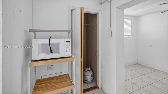 10420 NW 35th Pl, Miami, FL 33147