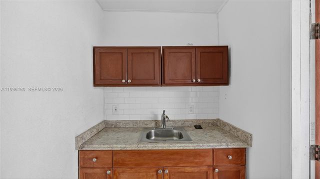 10420 NW 35th Pl, Miami, FL 33147