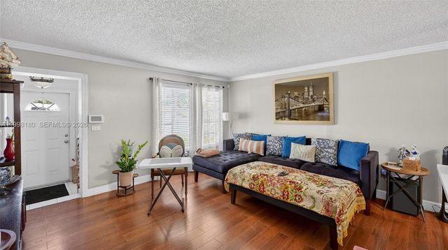 10420 NW 35th Pl, Miami, FL 33147