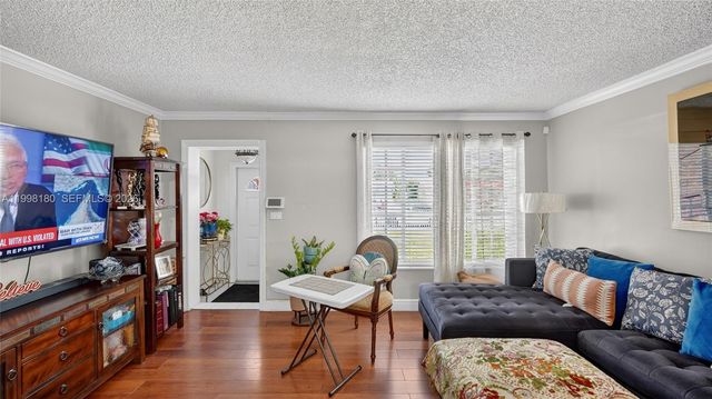 10420 NW 35th Pl, Miami, FL 33147