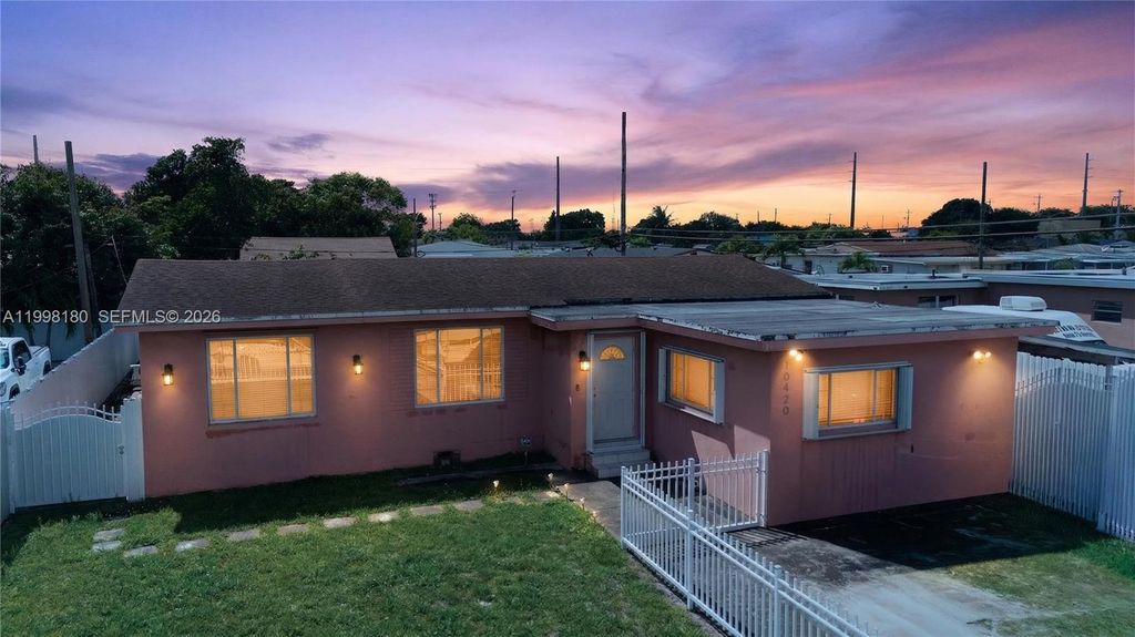 10420 NW 35th Pl, Miami, FL 33147