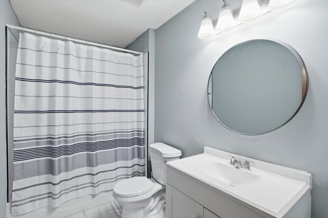 4223 W 76th Street 204, Chicago, IL 60652