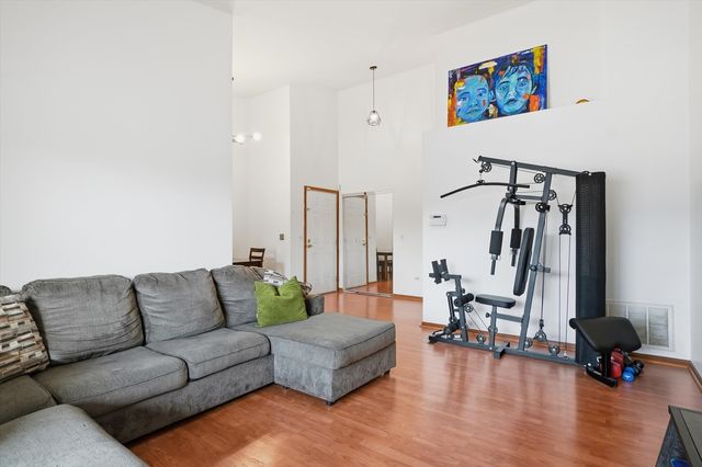 4223 W 76th Street 204, Chicago, IL 60652